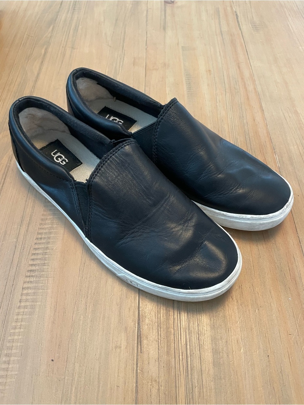 UGG Kitlyn Slip-On Sneakers Black Leather Women’s Size 8 Sneakers